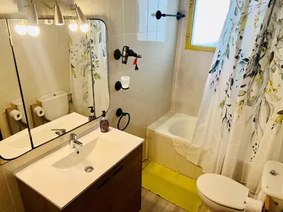 a bathroom with a sink and a toilet and a tub at Piso frente la playa de Valdelagrana in El Puerto de Santa María