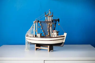 a model of a boat sitting on a table at El Marinero in Rota