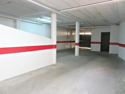 an empty room with red and white walls and columns at Apartamento barrio San Miguel in Jerez de la Frontera