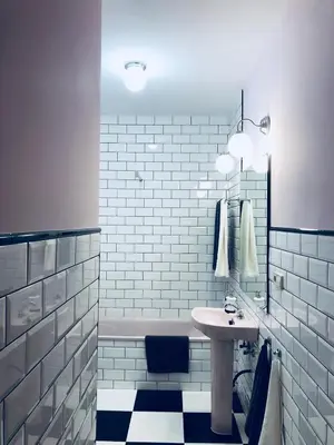 a bathroom with a sink and a bath tub at Apartamento San Francisco in Cádiz