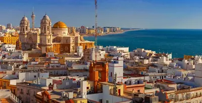 a view of a city with buildings and the ocean at CDZ - Poniente in Cádiz