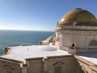a building with a gold dome on top of it at Calderón De La Barca in Cádiz