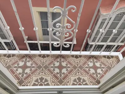 an ornate ceiling in a building with a balcony at Diseño y confort junto a la catedral in Cádiz