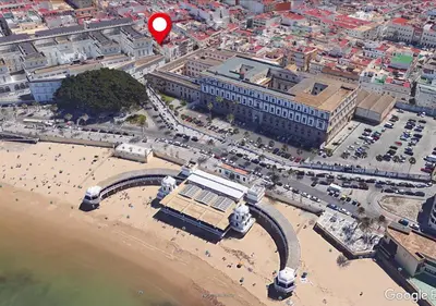 an aerial view of a city with a beach at La casa del dibujante in Cádiz