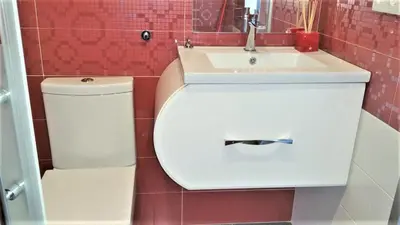 a bathroom with a white sink and a toilet at Avenida de las Piletas in Sanlúcar de Barrameda