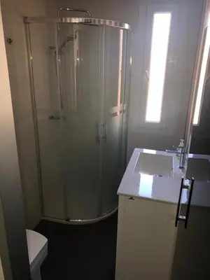 a bathroom with a glass shower and a sink at Avenida de las Piletas in Sanlúcar de Barrameda