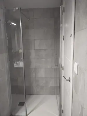 a shower with a glass door in a bathroom at Apartamento La Gaviota in Chipiona
