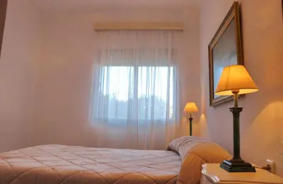 a bedroom with a bed and a window at Apartamento Plaza la Fuente in Cádiz