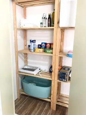 a kitchen pantry with a large blue bowl in it at Apartamento !!VIVE JEREZ!! in Jerez de la Frontera