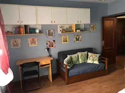 a room with a couch and a table and a desk at Apartamento Entre el Falla y la Caleta in Cádiz
