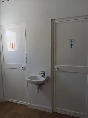 a bathroom with a shower and a toilet and a sink at Vivian's Guest House Auto Check-in in Jerez de la Frontera