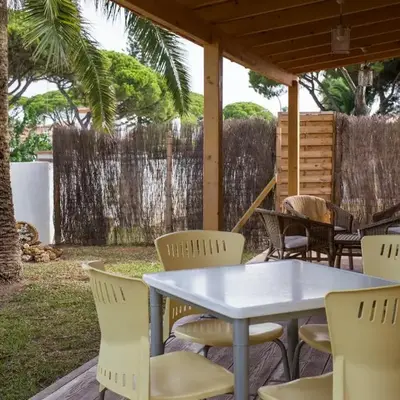 Casita de madera junto al mar