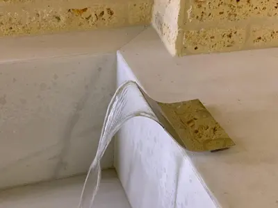 a high heel pouring water into a bath tub at Casa Boutique Sanlucar in Sanlúcar de Barrameda