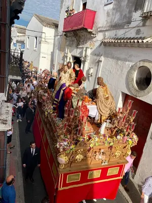 a float in a carnival with people riding on it at Casa Boutique Sanlucar in Sanlúcar de Barrameda