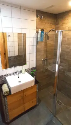 a bathroom with a sink and a shower at Apartamento Rústico_Centrico in El Puerto de Santa María