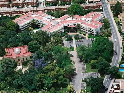 an overhead view of a building with trees and a street at Hipotels Sherry Park in Jerez de la Frontera
