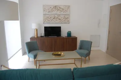 a living room with a couch and a table and chairs at Guesting Basílica in Jerez de la Frontera