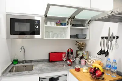 a kitchen counter with a sink and a microwave at LUZ DEL FARO in Cádiz