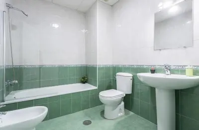 a bathroom with a toilet and a sink and a bath tub at Centro 4 Rooms 3 baños Parking in Jerez de la Frontera