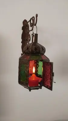aendant light with a candle hanging from a wall at Apartamento Jerez Centro in Jerez de la Frontera
