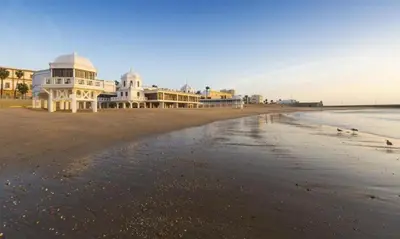 a view of the beach with houses and condos at Apartamento El Tanguillo Little Apartments in Cádiz