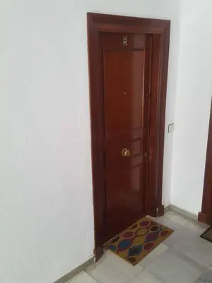 a wooden door with a mat in front of it at Apartamento en pleno centro de Cadiz con parking economico in Cádiz