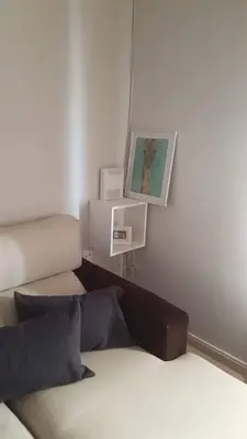 a room with a couch and a picture on the wall at Apartamento en pleno centro de Cadiz con parking economico in Cádiz