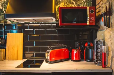 a kitchen counter with a toaster on top of it at Semiloft Romantico Catedral con soleada azotea comunitaria in Jerez de la Frontera