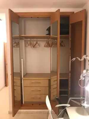 a closet with a desk and a cabinet at Apartamento Cadiz de Cine in Cádiz