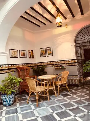 a dining room with a table and chairs at Lujosa suite privada en casa del S XIX in Sanlúcar de Barrameda
