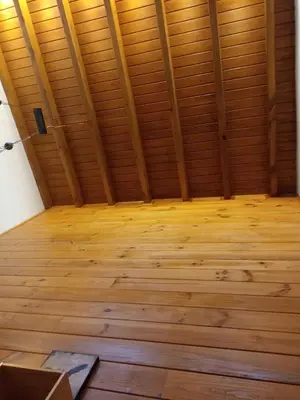 a room with a wooden floor and wooden ceiling at Avenida Reyes Católicos in Chiclana de la Frontera