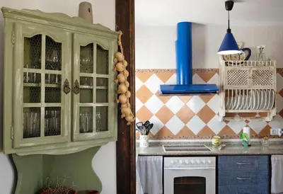 a kitchen with a green cabinet and a stove at Villa Ébano in Conil de la Frontera