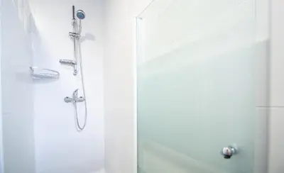 a shower with a glass door in a bathroom at Apartamento El Rayo Verde in Cádiz