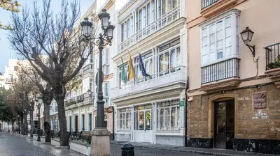 a city street with buildings and a street light at Apartamento Gran Sol de Cadiz in Cádiz