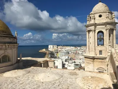 a view of a city from the top of a building at Acogedor y luminoso apartamento in Cádiz