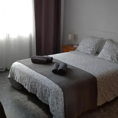 BNB LOLA - Habitacion con Baño privado en el pasillo y aire acondicionado
