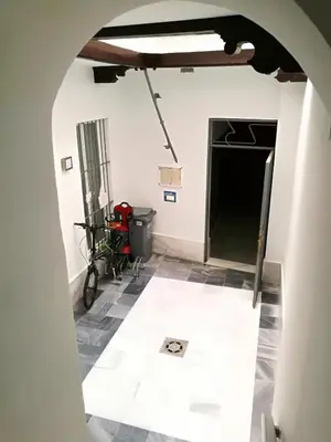 an archway leading into a room with a bike at Sopranis del MAR Apartamento centro Cádiz, junto playa y estación in Cádiz