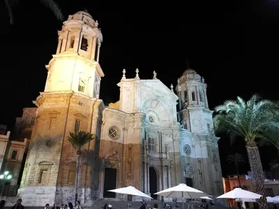 a large church with two towers at night at Sopranis del MAR Apartamento centro Cádiz, junto playa y estación in Cádiz