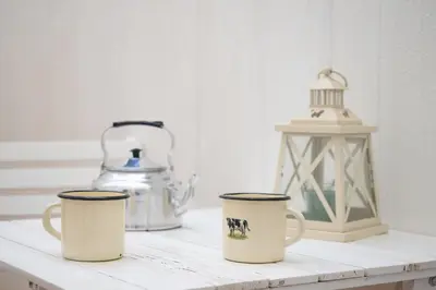 two coffee mugs sitting on a counter with a tea kettle at Sol y Vida, Apartamentos Living Sur in Sanlúcar de Barrameda