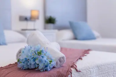 a towel with a blue flower on a table at Luxe Vista Histórico 5 rooms 4 baños in Jerez de la Frontera