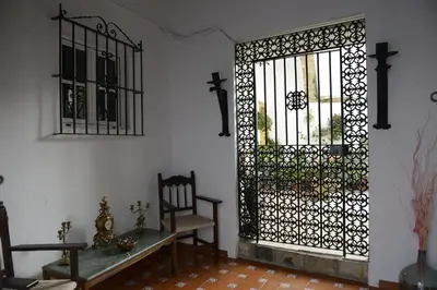 a room with a gate with a chair and a table at Casa Rural Las Cadenas del Cananeo in Arcos de la Frontera