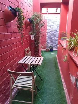 a patio with a table and a bench next to a brick wall at Loft céntrico y confortable in Jerez de la Frontera