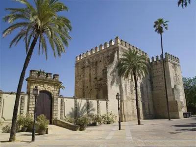 a building with palm trees in front of it at Apartamento Centro Sol Plazuela in Jerez de la Frontera