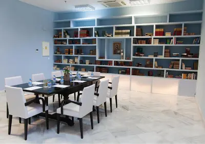 a dining room with a table and white chairs at Hotel Boutique Convento Cádiz in Cádiz