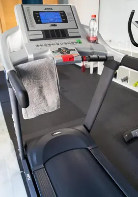 a treadmill with a laptop on top of it at Hotel Boutique Convento Cádiz in Cádiz