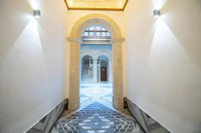 an empty hallway with an archway in a building at Apartamento Relax in Cadiz in Cádiz