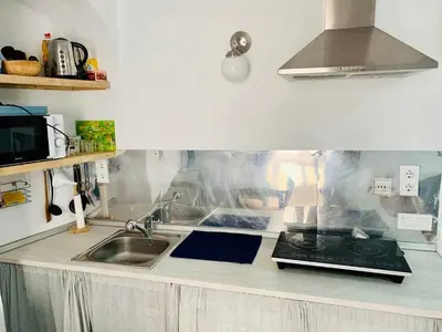a kitchen counter with a sink and a stove at Anticuario en el Teatro Falla in Cádiz