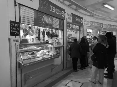 a group of people standing inside of a store at Corazón del Puerto de Santa María in El Puerto de Santa María