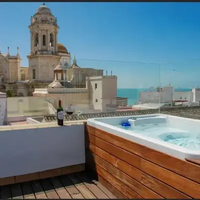 ***** ATTIC WITH IMPRESSIVE VIEWS AND JACUZZI