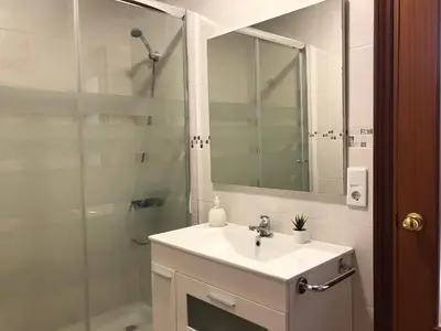 a bathroom with a sink and a shower with a mirror at APARTAMENTOs IGLESIA DE SANTIAGO in Jerez de la Frontera